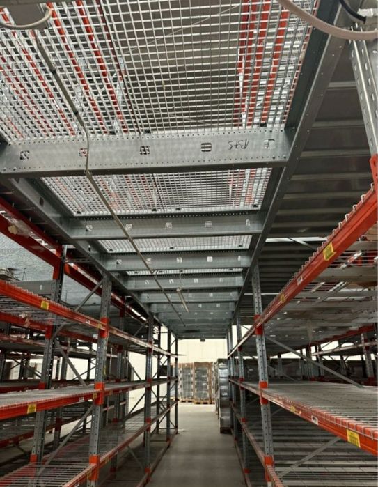 Vând rafturi metalice profesionale reglabile