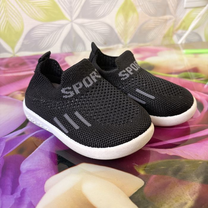 Продам детскую обувь