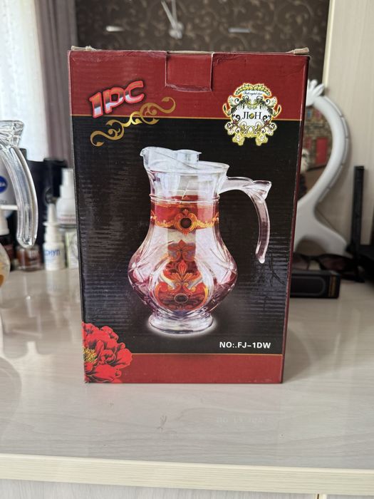 Новый стекляный графин