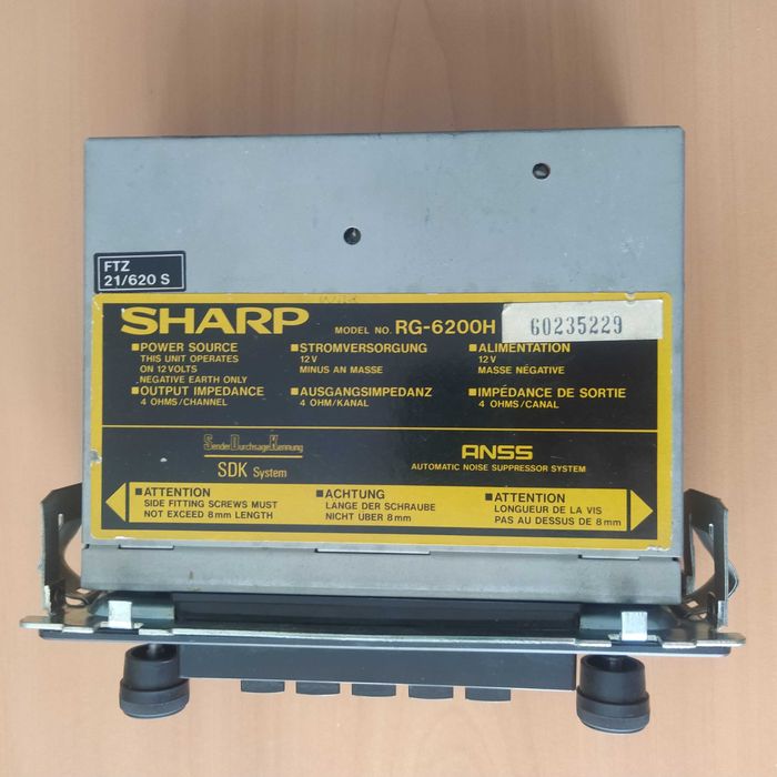 Радиокасетофон за кола Sharp RG-6200H (ретро/винтидж/vintage)