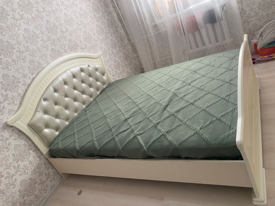 двуспальная кровать