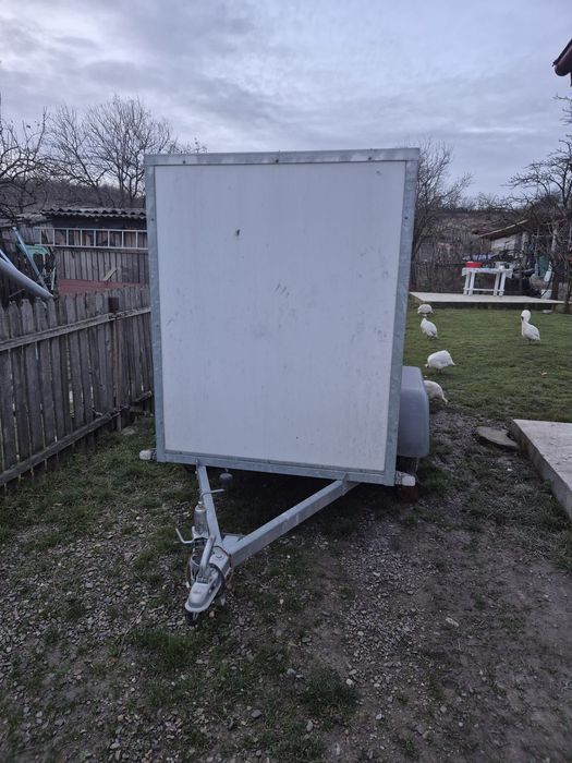 Remorca auto  isoterma