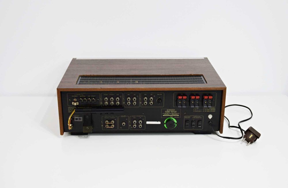 Amplituner Pioneer SX-838, amplificator