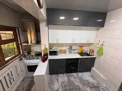 ВТОРИЧКА , 4/4/4, 80м2 Ориентир: Юнусабад 3 квартал срочно !!