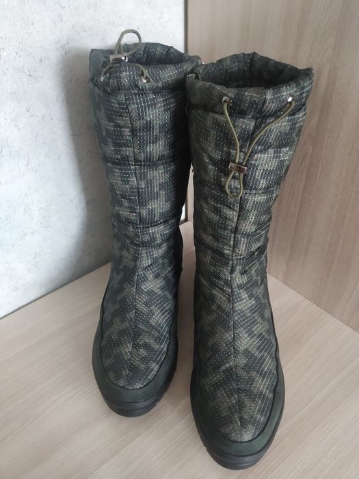 Продаются женские сапоги