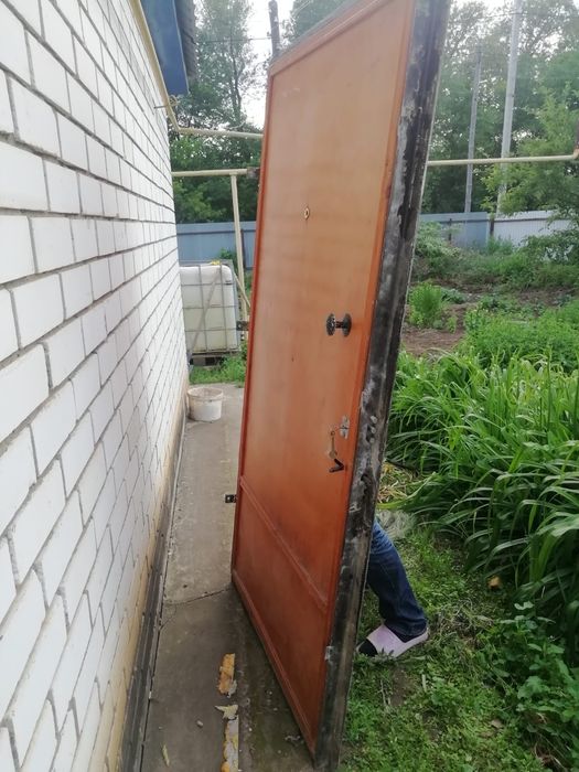 Продам дверь железную
