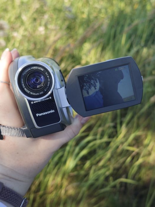 Видеокамера Panasonic VDR-D160
Panasonic VDR-D160