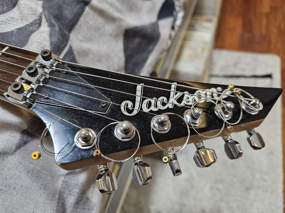 Електрическа китара Jackson JS30 Dinky Floyd Rose