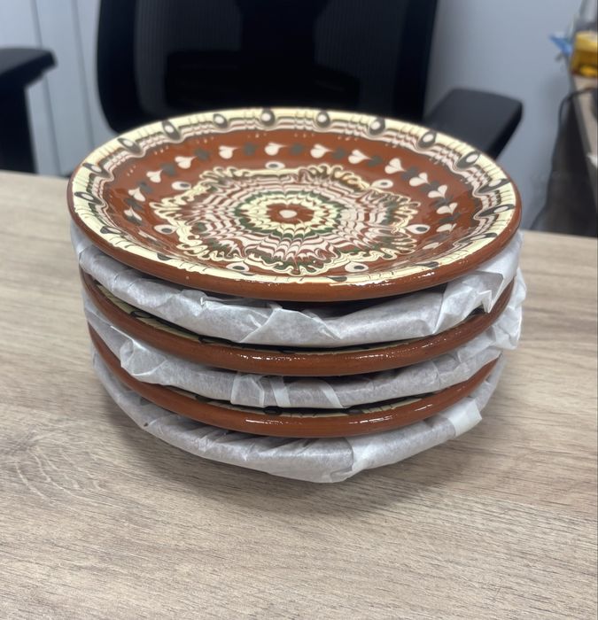 Курамична чиния - троянска шарка