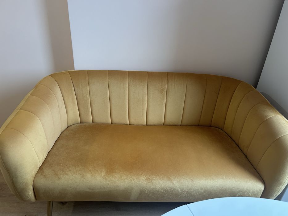 Маса, канапе и стол