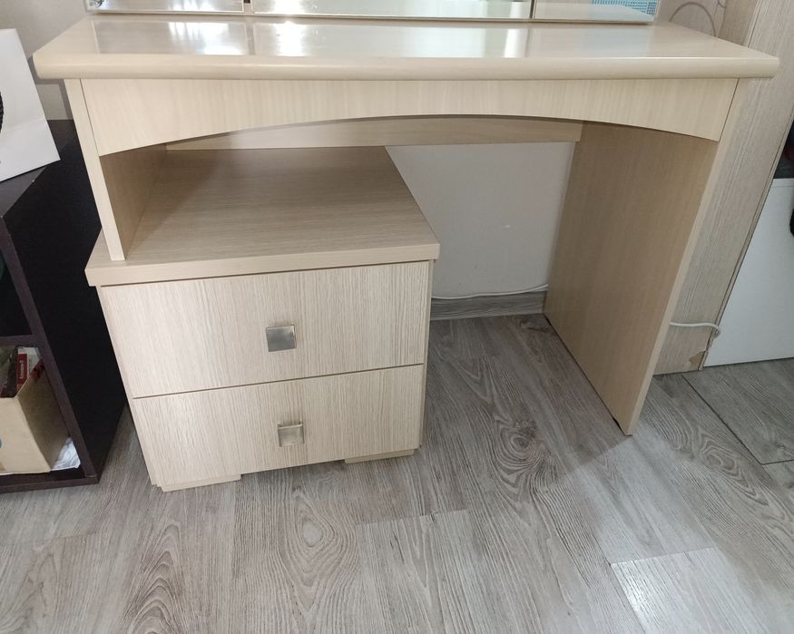 Тумба с зеркалом