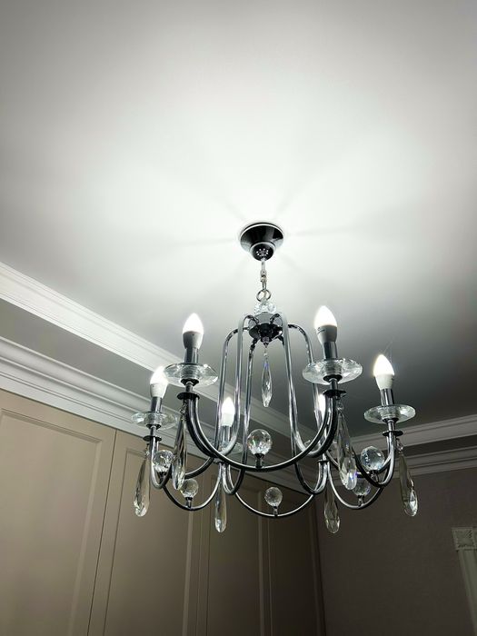 Продам люстру 6ти рожковую