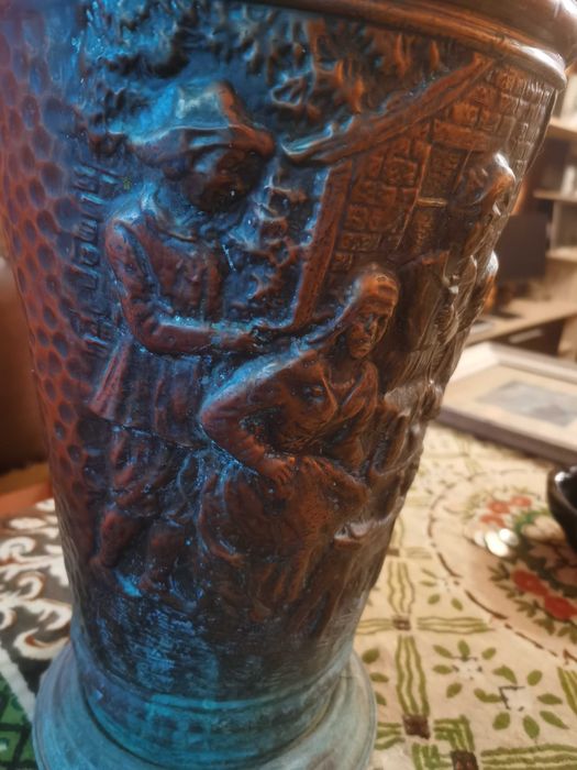 Автентична, старинна медна амфора