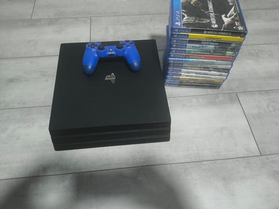 Продам soni playstation 4 pro 1 терабайт и отличном состоянии