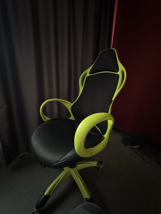 въртящ геймърски стол