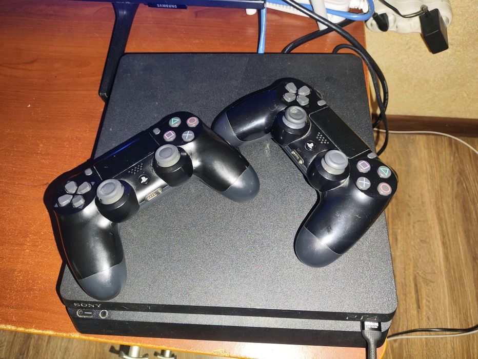 Продам Playstation 4