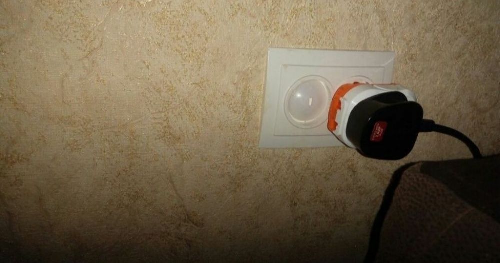 Заглушки-затычки на розетки защита от поражения током детей.