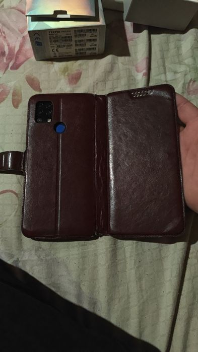 Продаю телефон техно