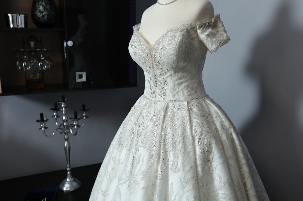 De vânzare rochie de mireasă mărimea 38 - 40, plus accesorii