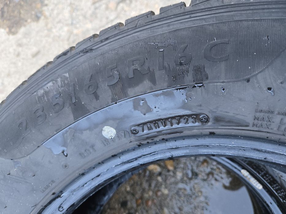 4бр. 235 65 16С Dunlop летни.