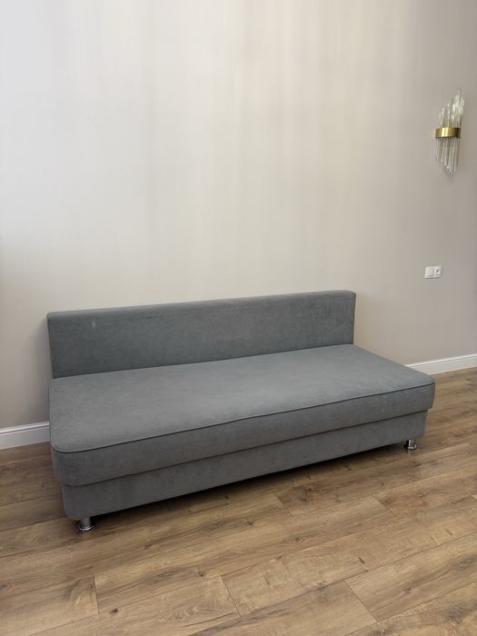 Продам диван в детскую или гостиную комнату