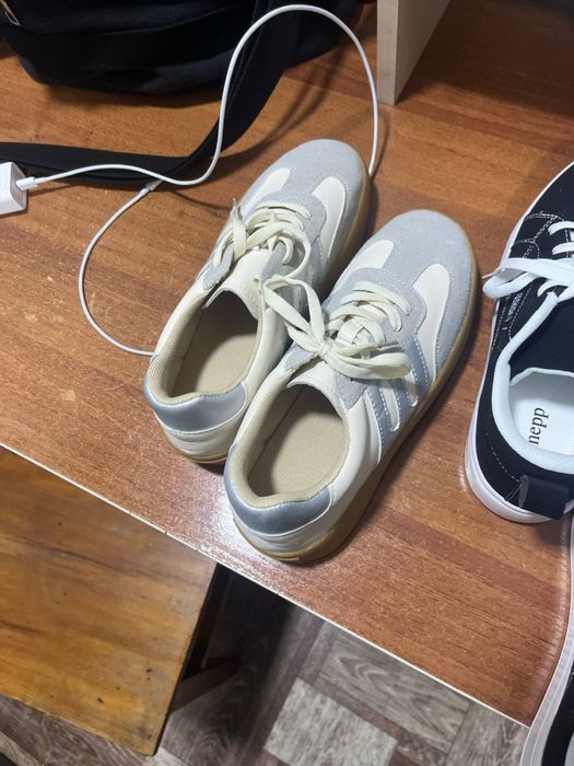 продам 2 пары обуви