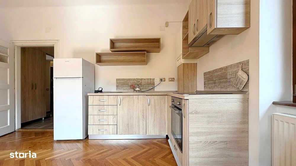 Apartament cu Acces la Curte Garaj Inclus
