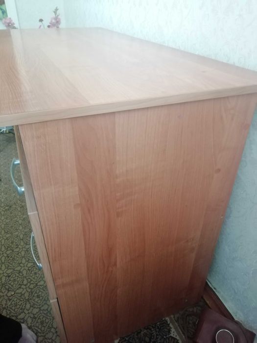 Стол письменный, подойдет для школьника