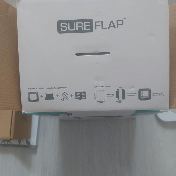 Смарт вратичка за котки SureFlap Microchip Connect – Пълен комплект с HUB