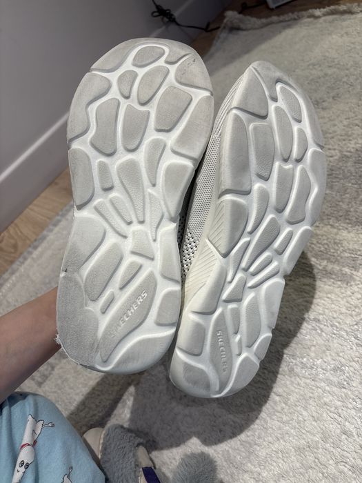 Продам кроссовки