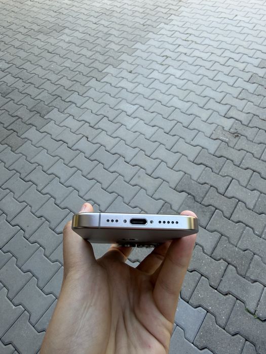 Vand sau schimb iPhone 15 Pro 88% Baterie