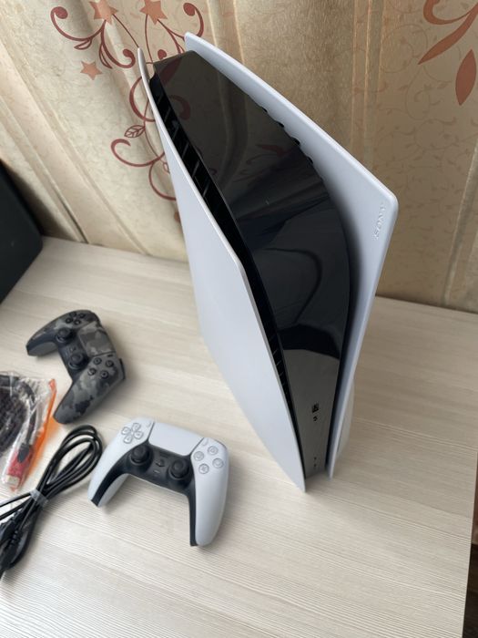 Продам Playstation 5 с дисководом