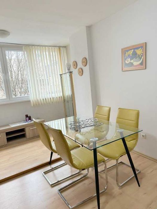 Дава се под наем Двустаен апартамент в Бургас, Център - 65 кв.м за 375 € - Снимка #3