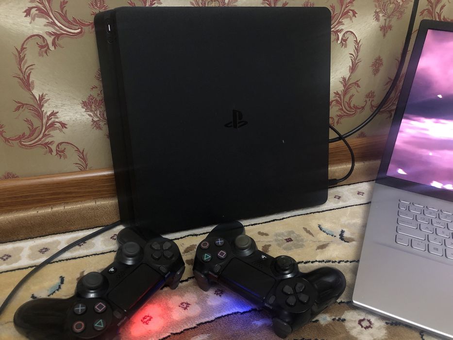 PS4 Slim Прошитая (GoldHEN) + 2 геймпада + Игры
