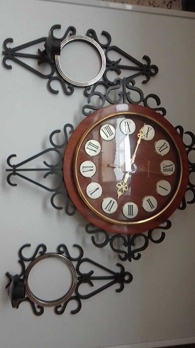 Стенен часовник --