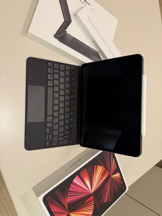Ipad pro 11” M1 256 gb + Magic keyboard + Apple Pencil Oradea • OLX.ro