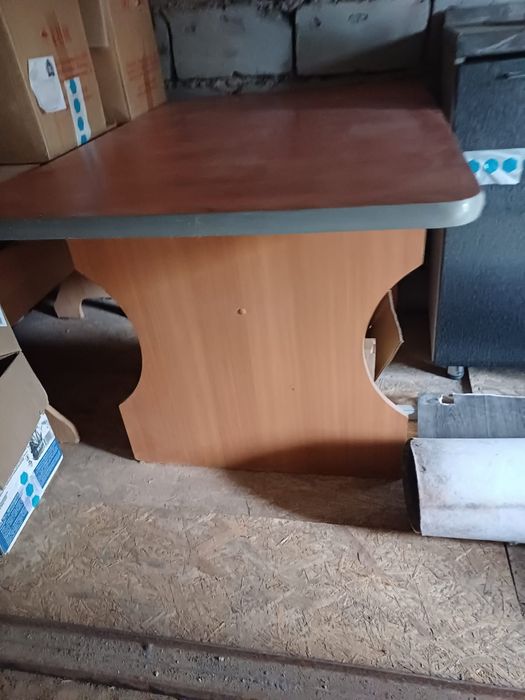 Стол 80 шир 120 длина.