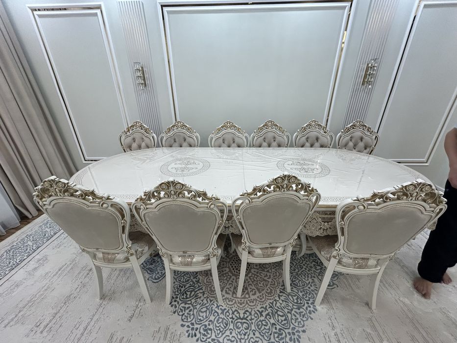 Стол всесте с 10 стульями