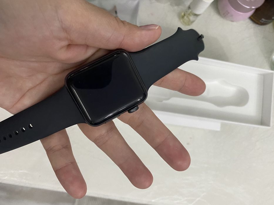 Продам смарт-часы Apple Watch 3