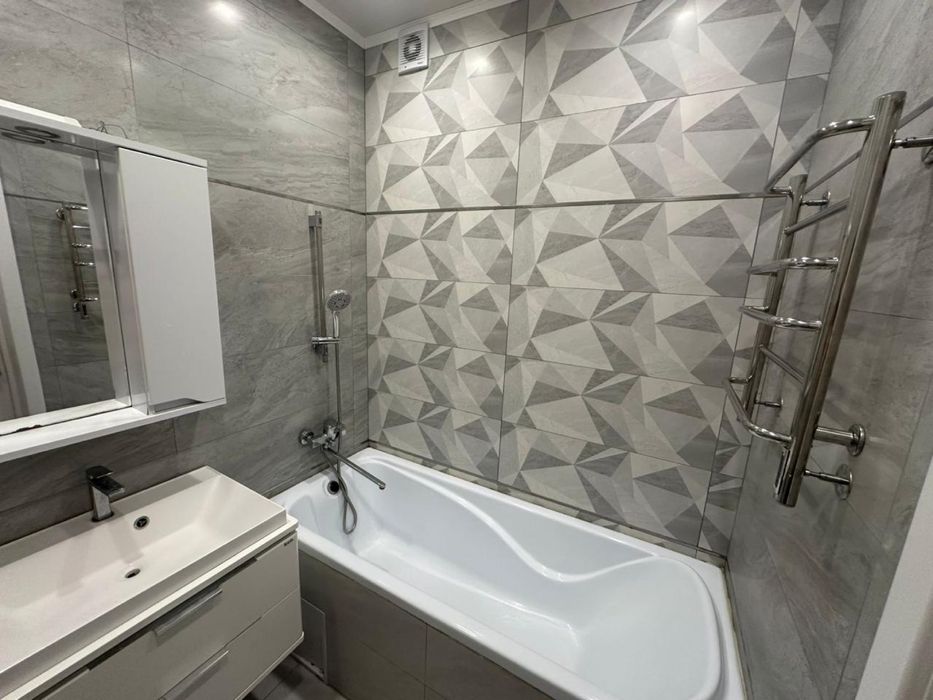 Продам 3 комн квартиру на Батысе