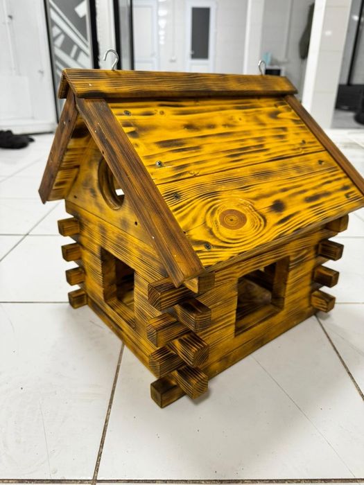 Полка из дерева кормушки для птиц