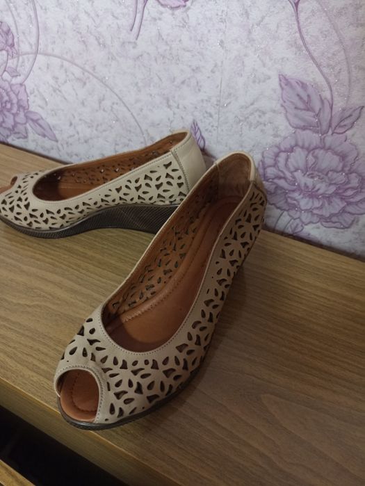 женская летняя обувь.