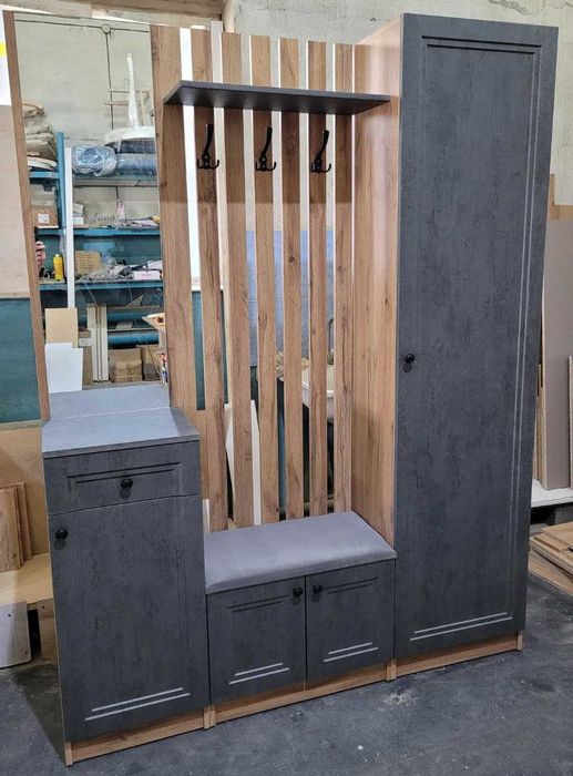 Продам прихожую новую