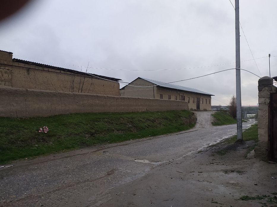 Ер сотилади камолот махаласида супер