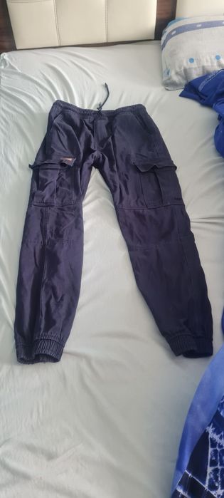 Cargo панталони.