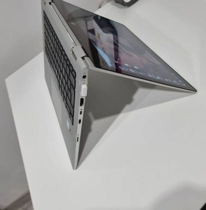 Laptop elitebook hp 2 in 1 , se face si tabletă