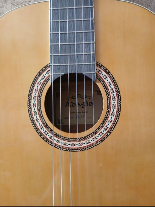 Продам гитару Adagio!!