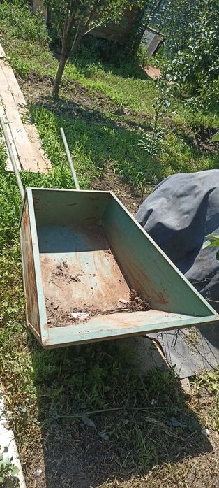 Продам садовую тачку СССР без колёс