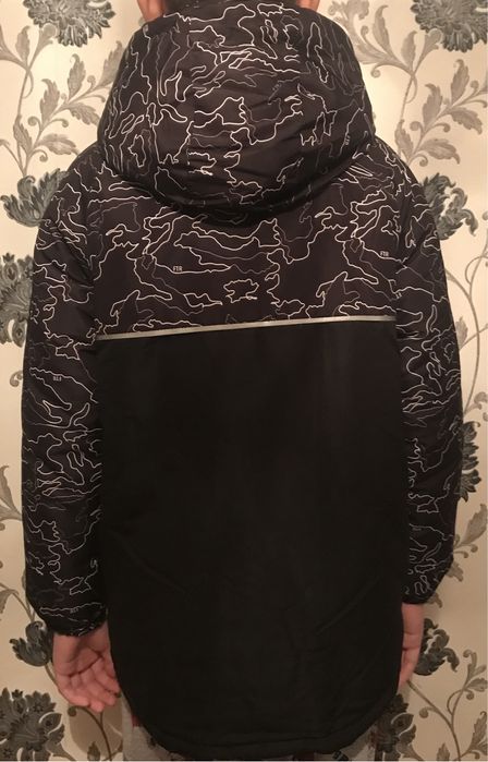 Продам куртку на мальчика