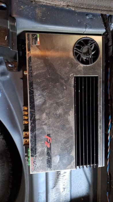 Субуфер 12" 600w Cerwin-Vega с усилвател 780w twister F2 300